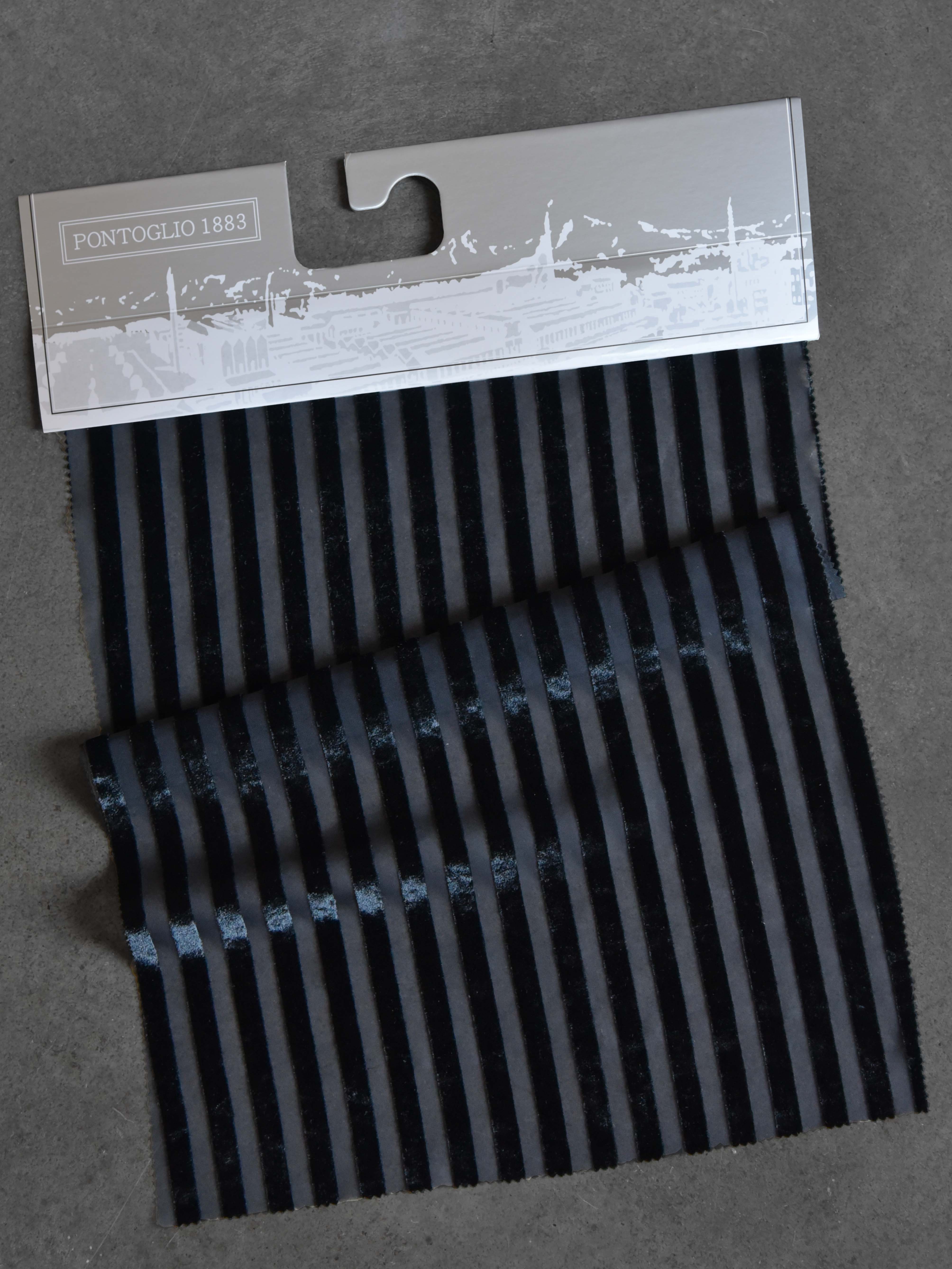 BLACK VELVET - L70 N84 LV